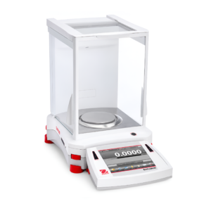 Balanza analítica OHAUS Explorer con pantalla táctil y cámara de pesaje sellada, ideal para laboratorio profesional.