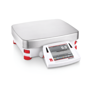 Balanza de precisión OHAUS Explorer con plataforma de acero inoxidable y protector contra corrientes de aire, ideal para laboratorio e industria.