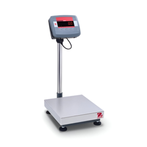 Balanza de piso OHAUS Defender 2000 con indicador T24P y plataforma industrial de acero al carbono para pesaje de alta capacidad.